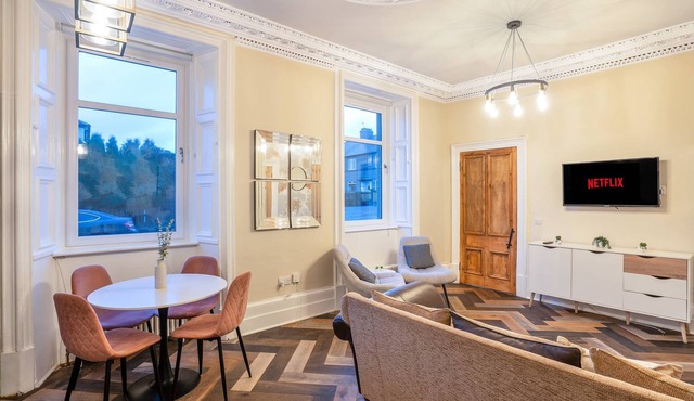 Stylish 2 Bed Flat-free Parking