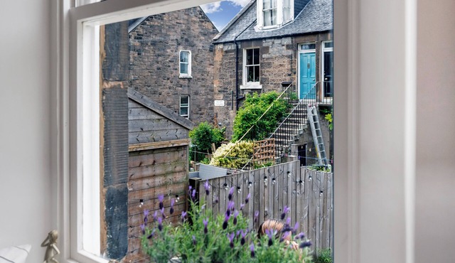 Stylish 2-bed Villa · Garden · Central Edinburgh