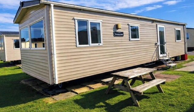 Stylish 3 Bedroom Caravan Near Edinburgh | Sleeps 6 | Seton Sands