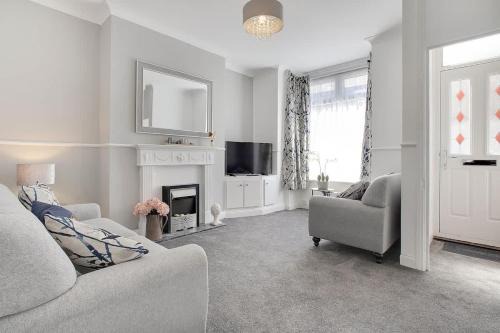 Stylish 3-Bedroom Oasis in Darlington, Sleeps 5