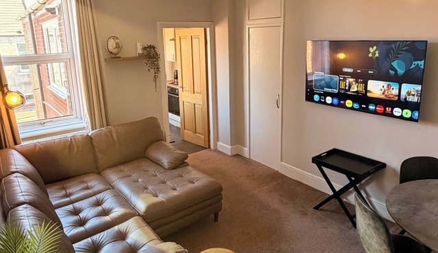 Stylish 3-Bed flat | Sleeps 6 | Perfect for Families, Groups & Contractors