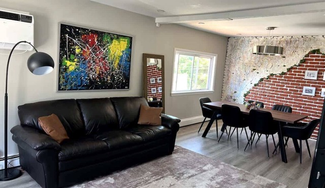 Stylish 3BR Home Close to Campus 10min to Boston