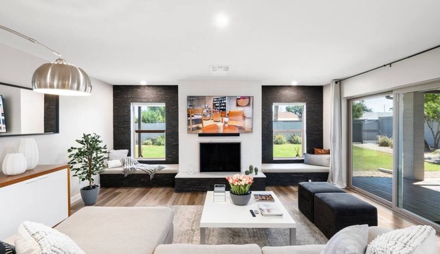 Stylish 4BR Hot Tub Pets EV Golf & Dining
