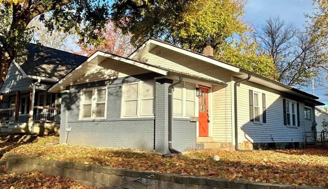 Stylish Bungalow - Close to Downtown - Pet Friendly - Easy Access to Highways
