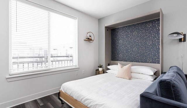 Stylish Downtown Studio by CozySuites