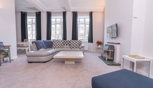 Stylish Duplex Apartment In the Heart of Edinburgh