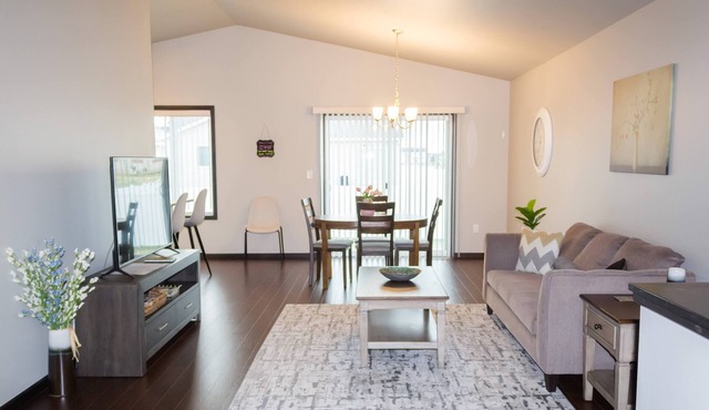 Stylish Fargo Home Great for Families and Groups!