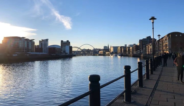 Stylish Marina Apartment - Balcony - Views - Fab location - Wi-Fi -Parking