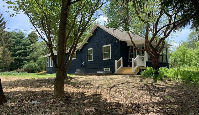 Stylish Oasis 3Bdrm Blu Home near Univ of Michigan, Ann Arbor. Pet-Friendly!