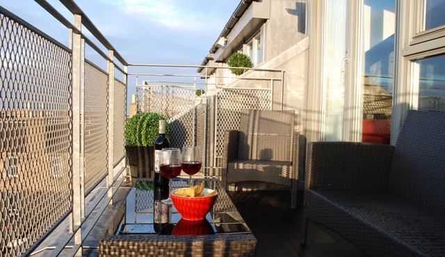 Stylish Penthouse Aparment in Edinburgh City Centre with views of the Castle.