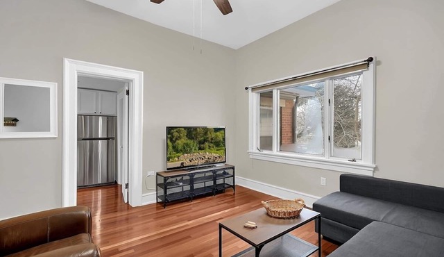 Stylish Short North 1BR · Sleeps 4 · Free Parking
