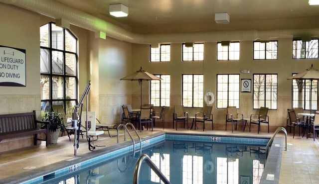 Suite | Free Breakfast & Indoor Pool + Gym