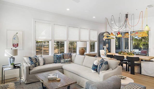 Summer Getaways! Le Tiki - Screened in Porch! Community Pool! Game Room!