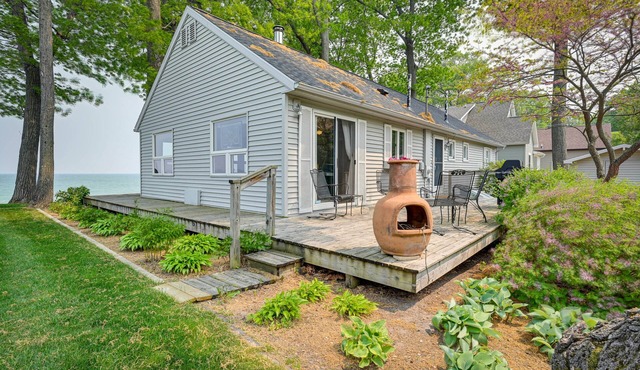 'Summer Place' A Vibrant Rental on Lake Huron
