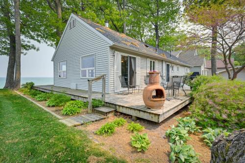 'Summer Place' A Vibrant Rental on Lake Huron
