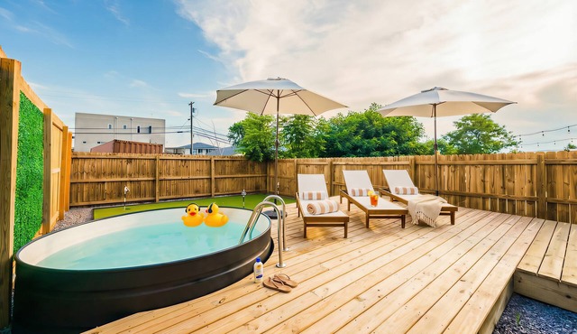 Summer pool, hot tub, game room, mini golf near Broadway & Nissan Stadium