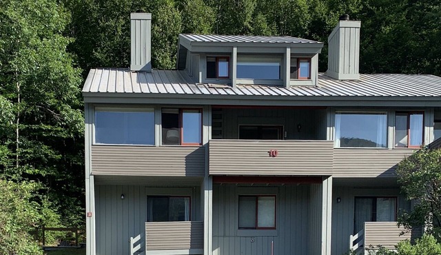 Sun Soaked Views, Pool, Spa; and Spectacular Mountain Views