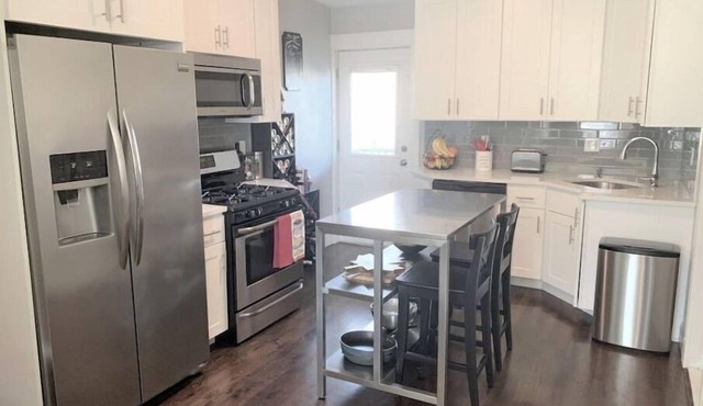 Sunny 2 bedroom in Southie