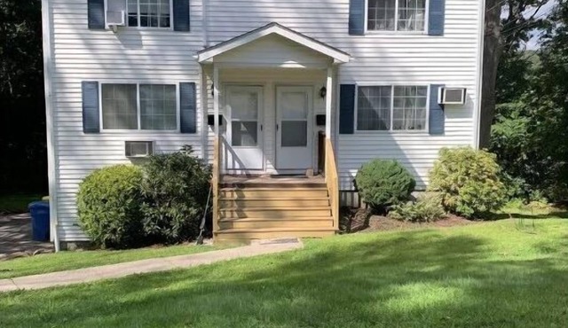 Sunny/Cozy Home w/Garage and Deck. Minutes from Everything, Family-friendly