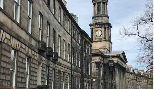 Sunny, Edinburgh City Centre Apartment