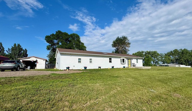 Sunny, Spacious, Peaceful Retreat