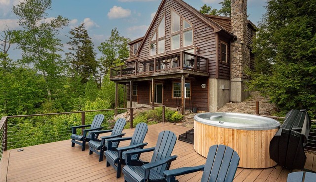 Sunny View Chalet- Minutes to Sunday River- Awesome Mountain Views!