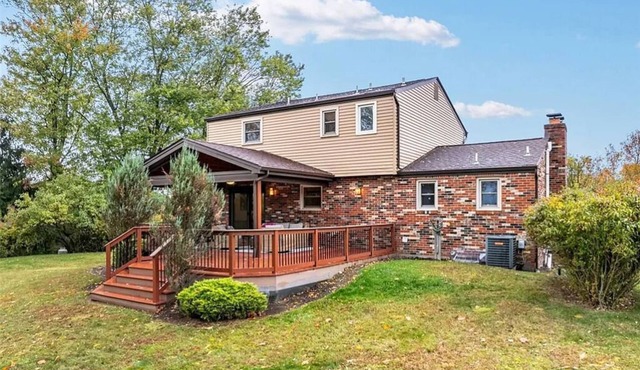 Sunrise AND Sunset Views - Serene, Cozy & Private House w/ Open Floor Plan