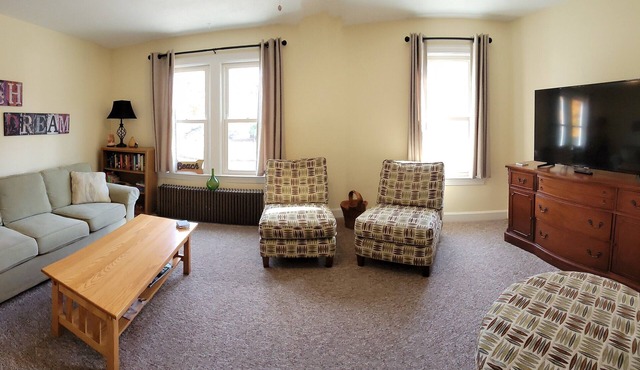 Sunrise Apartment - 2 bedroom with Bay views.