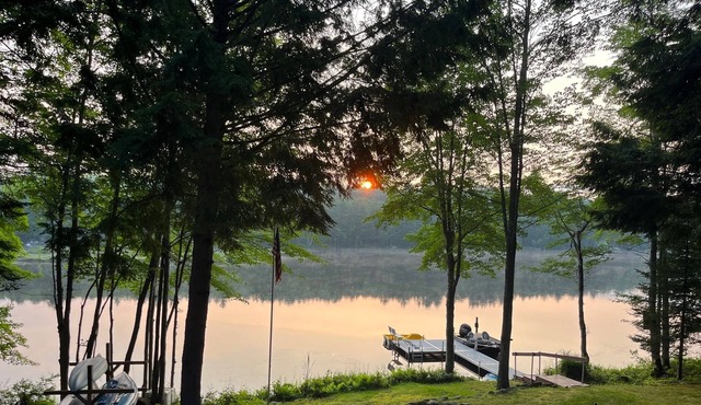 Sunrise Point - Secluded Waterfront Home on North Pond