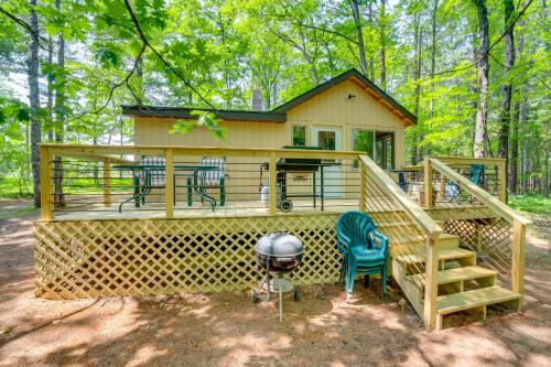 Sunroom, Deck & Grills: Marquette Cottage!