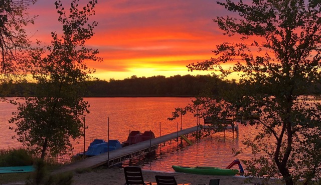 Sunset Bay Vista- 4BR/2BA Lodge on Baby Lake- Family Friendly