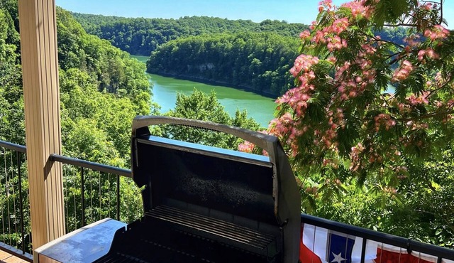 Sunset Ridge·Sleeps 16·Panoramic Lake Cumberland Views·3 Decks·Jamestown Marina