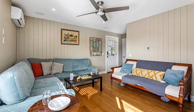 Sunset Suite: Fast WiFi, Big Screen TV, Sunset View, Private deck & grill