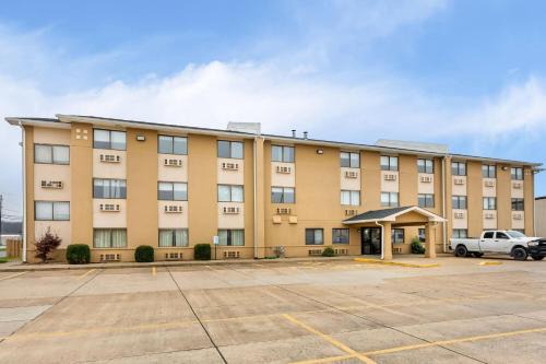 Super 8 by Wyndham Evansville East