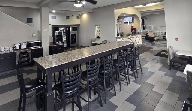 Super 8 by Wyndham Kansas City