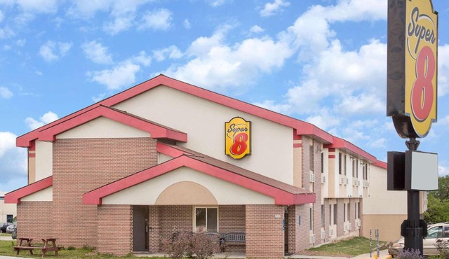 Super 8 by Wyndham Sheboygan WI