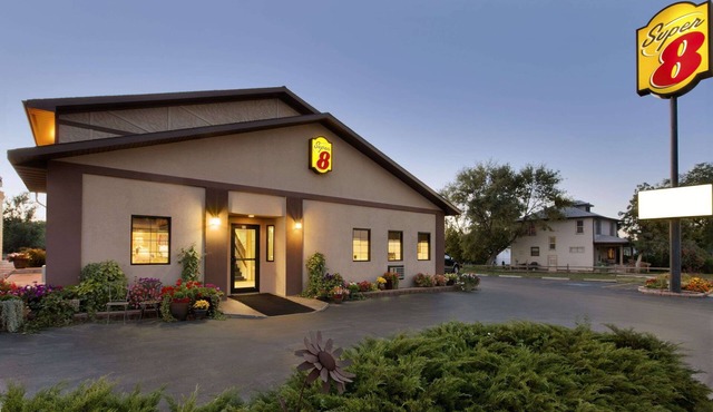 Super 8 by Wyndham Wall