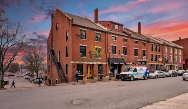 Superb Location! Heart of Old Port-Spacious Apartment
