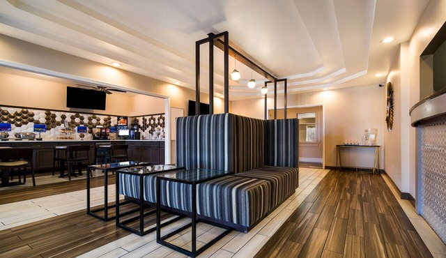 SureStay Plus Hotel by Best Western Topeka Northwest