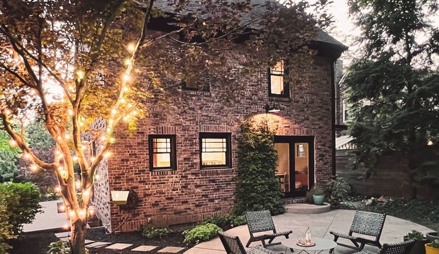 Surf House | Stylish Indy Charmer | Walkable