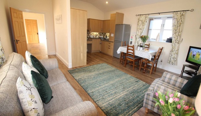 Swallow Cottage - Accessible cottage with wetroom, dog friendly, working farm