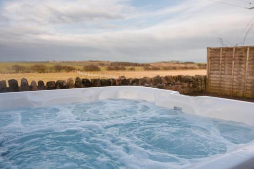 Swallow's Nest, farm get away with hot tub