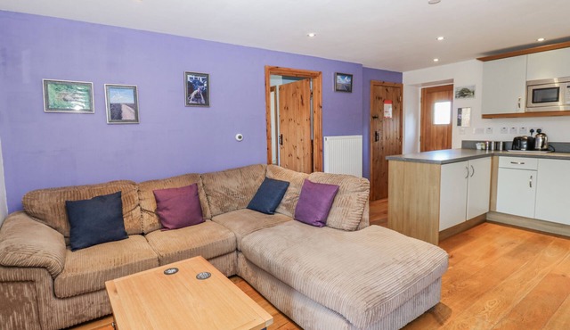 SWALLOWS REST, family friendly, with a garden in Allendale