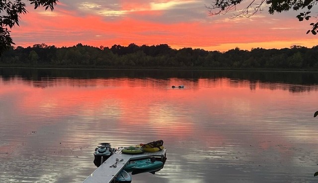 Swan Haven is a NEWLY Remodeled Lakehouse with a Gorgeous Sunset View!