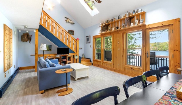 Swan Song – Private, Waterfront Home for 8! Great Amenities, Great Location