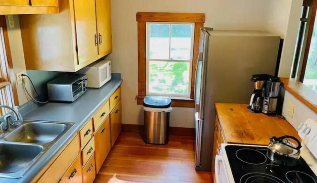 Sweet comfy cottage on Small Point Road