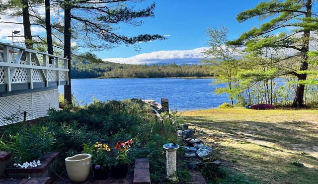 Sweet waterfront cottage, stunning sunsets, private, sleeps 4-8