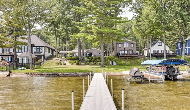 Swim, Fish & Boat: House on Stunning Higgins Lake!