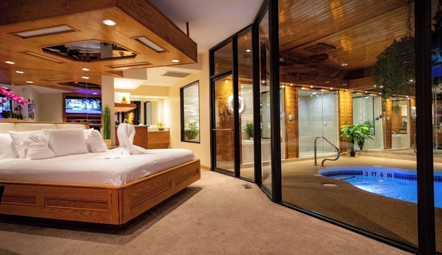 Sybaris Pool Suites Indianapolis