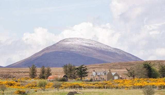TAIGH CRUINNEACHADH (GATHERING PLACE), pet friendly in Dunbeath